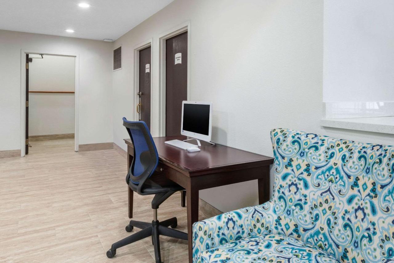 Quality Inn Coraopolis Exterior photo